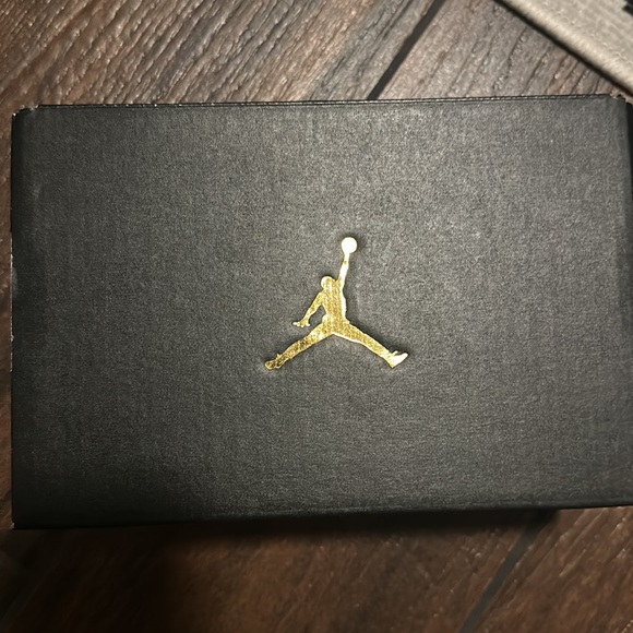 Jordan 6 … worn once! No scuff marks, they look brand new! - Picture 2 of 3